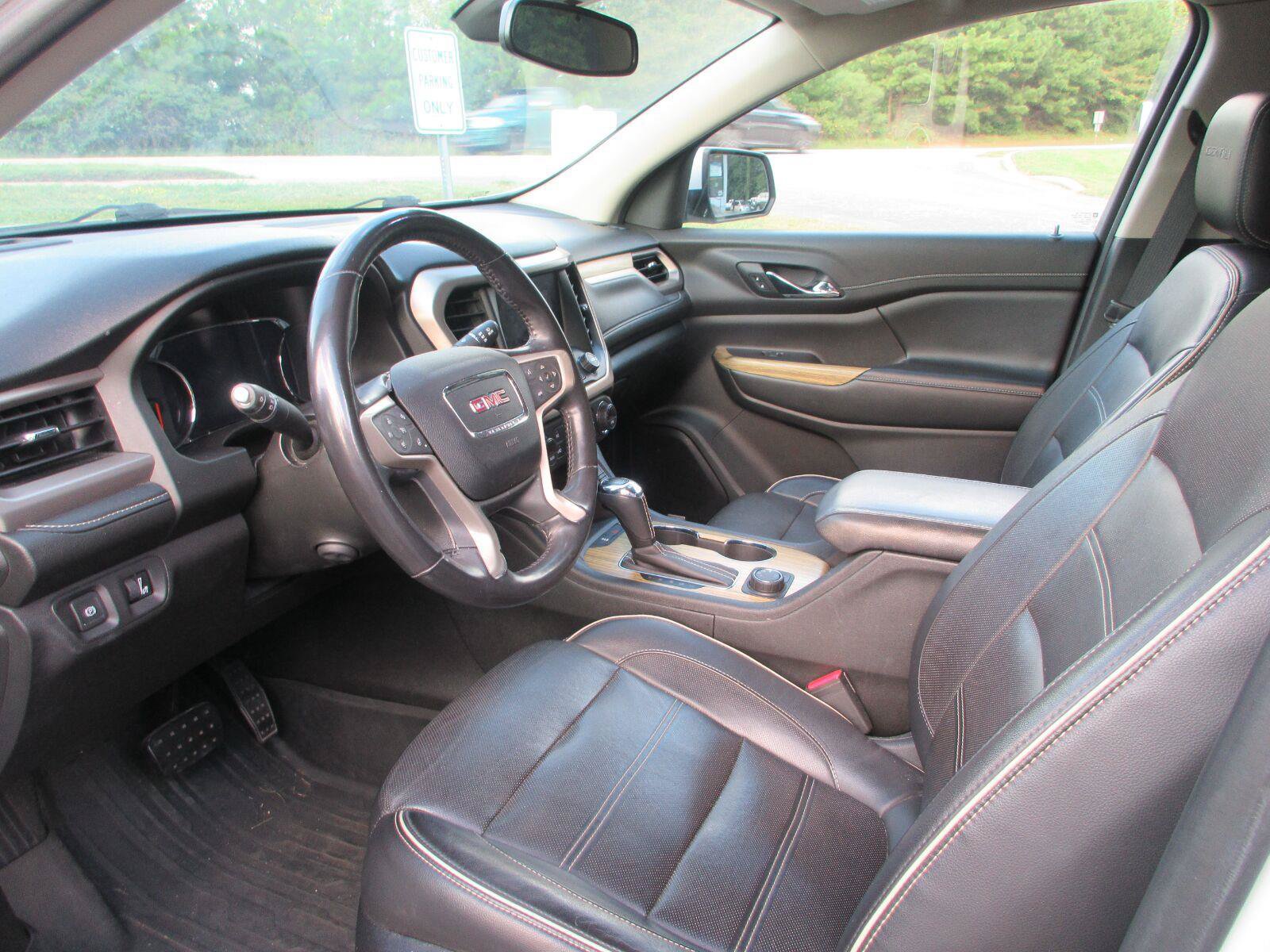 Used 2019 GMC Acadia Denali w/ Technology Package AWD/4WD image 3