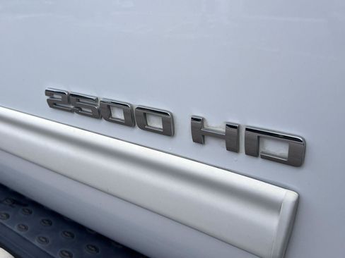 Used 2010 Chevrolet Silverado 2500 LT w/ Interior Plus Package RWD image 17