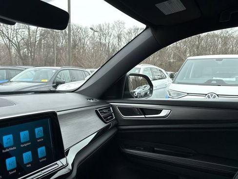 Certified 2025 Volkswagen Atlas Cross Sport SE image 23