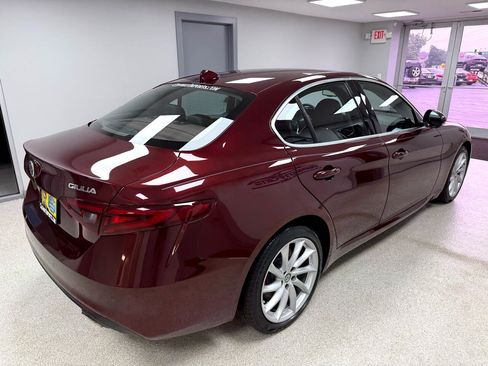 Used 2018 Alfa Romeo Giulia AWD image 3