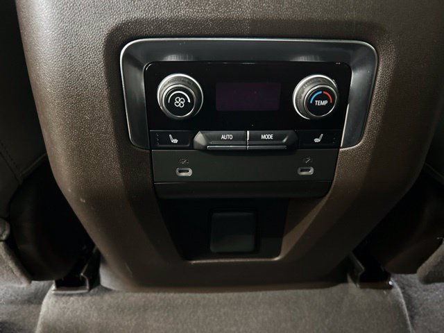 Used 2022 Chevrolet Tahoe Z71 w/ Luxury Package AWD/4WD image 10