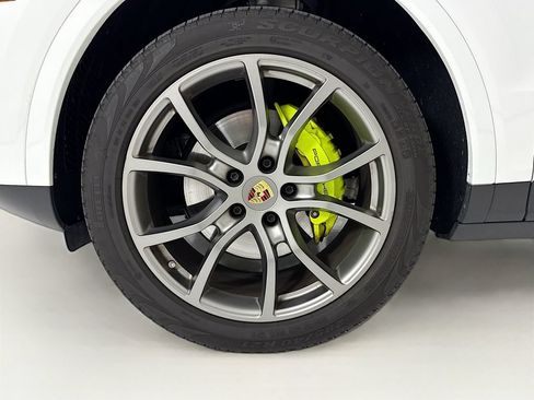 Certified 2023 Porsche Cayenne Platinum Edition AWD/4WD image 11