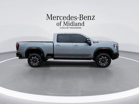 Used 2025 GMC Sierra 2500 AT4X AWD/4WD image 9