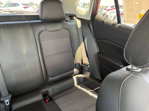 Used 2025 Chevrolet Trax LT FWD image 36