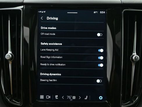 Used 2023 Volvo XC60 B5 Core image 31