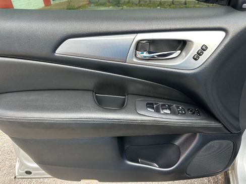 Used 2019 Nissan Pathfinder SL AWD/4WD image 20
