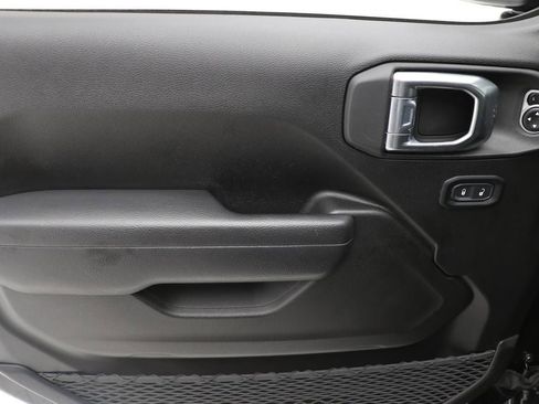 Used 2024 Jeep Wrangler Willys image 15