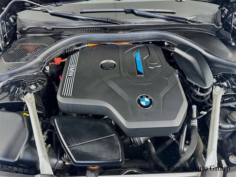 Certified 2023 BMW 530e xDrive w/ Premium Package image 32