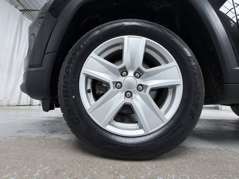 Used 2022 Jeep Compass Latitude w/ Sun and Sound Group AWD/4WD image 8