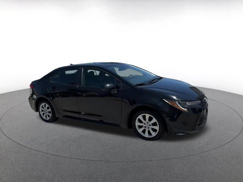 Used 2025 Toyota Corolla LE FWD image 2
