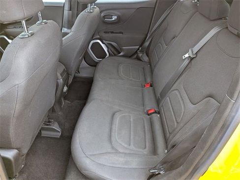 Used 2018 Jeep Renegade Latitude w/ Cold Weather Group image 23