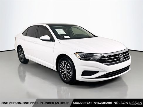 Used 2020 Volkswagen Jetta SE w/ SE Cold Weather Package image 3