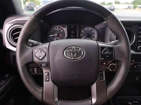 Used 2021 Toyota Tacoma TRD Off-Road AWD/4WD image 10