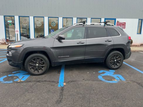 Used 2016 Jeep Cherokee Latitude w/ Safety/Convenience Group image 2