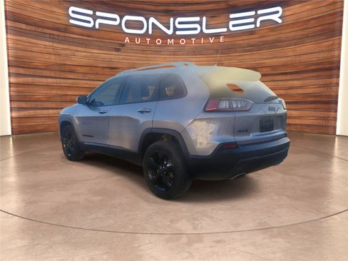 Used 2020 Jeep Cherokee Latitude Plus image 3