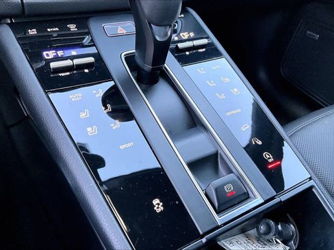 Used 2022 Porsche Macan image 25