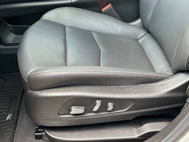 Used 2025 Cadillac XT5 Premium Luxury AWD/4WD image 19
