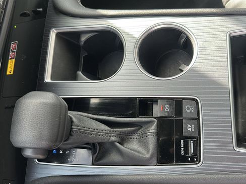 Used 2025 Toyota Sienna LE FWD image 15