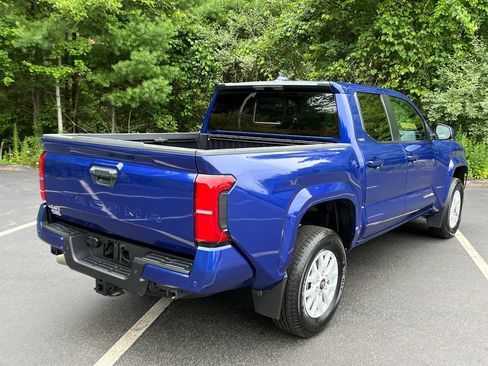 Certified 2024 Toyota Tacoma SR5 AWD/4WD image 5