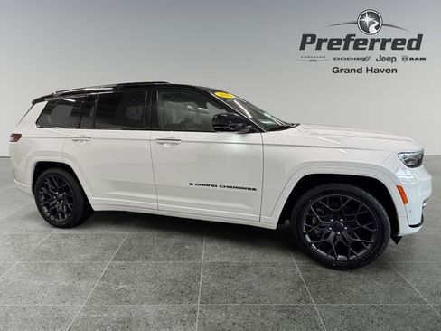 Used 2025 Jeep Grand Cherokee L Summit AWD/4WD image 8