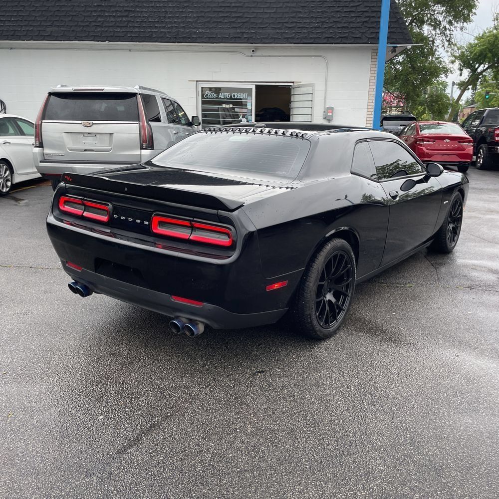 Used 2018 Dodge Challenger R/T w/ Performance Handling Group RWD image 3
