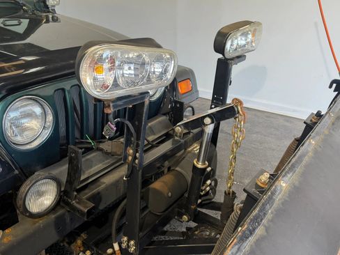 Used 2000 Jeep Wrangler Sahara AWD/4WD image 25
