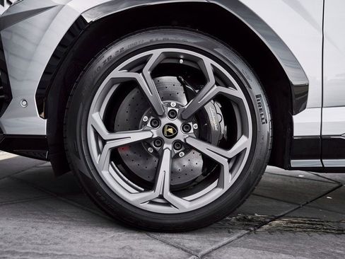 Used 2021 Lamborghini Urus image 3