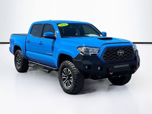 Used 2021 Toyota Tacoma TRD Sport w/ Technology Package image 3