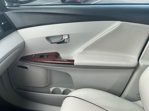 Used 2009 Toyota Venza image 16