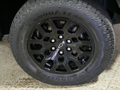 Used 2023 Chevrolet Colorado Trail Boss image 15