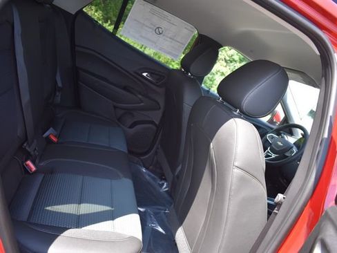 New 2026 Chevrolet Trax LT w/ LT Convenience Package FWD image 14