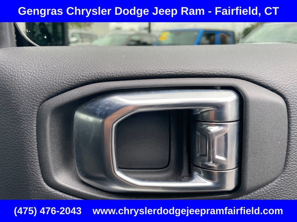 Used 2023 Jeep Wrangler Unlimited Sahara w/ Cold Weather Group AWD/4WD image 24