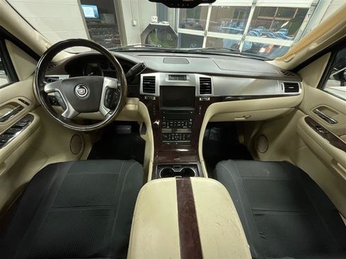 Used 2007 Cadillac Escalade AWD w/ Information Package image 23