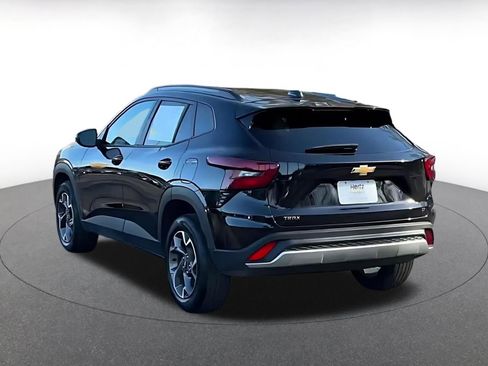 Used 2025 Chevrolet Trax LT w/ LT Convenience Package image 10