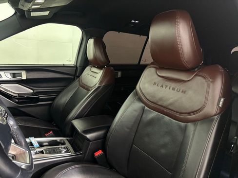 Used 2022 Ford Explorer Platinum w/ Premium Technology Package image 21