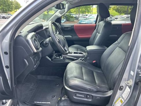 Used 2020 Toyota Tacoma SR5 w/ Technology Package AWD/4WD image 19