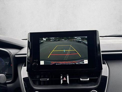 Used 2025 Toyota Corolla Cross XLE FWD image 8