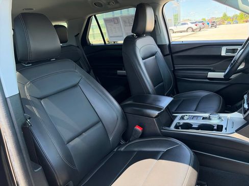 Used 2023 Ford Explorer XLT w/ Equipment Group 202A AWD/4WD image 9