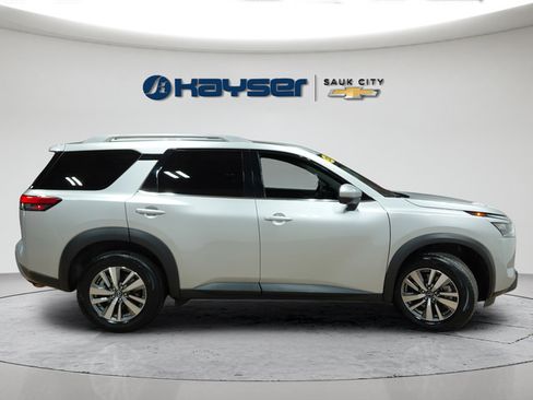 Used 2025 Nissan Pathfinder SL AWD/4WD image 8