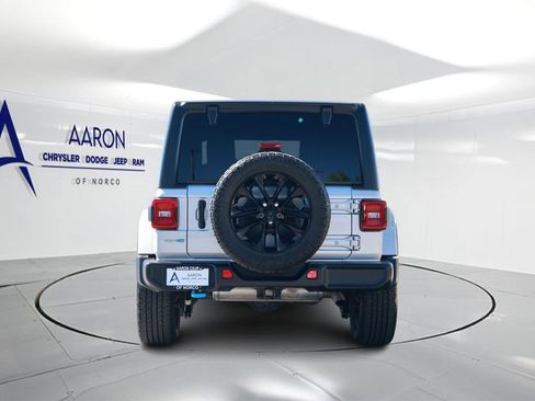 Used 2022 Jeep Wrangler Unlimited Sahara AWD/4WD image 3