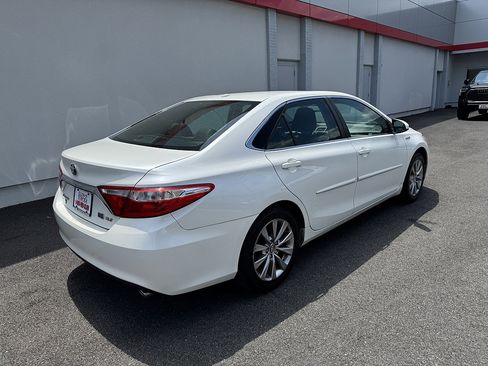 Certified 2017 Toyota Camry XLE w/ Moonroof Package FWD image 5