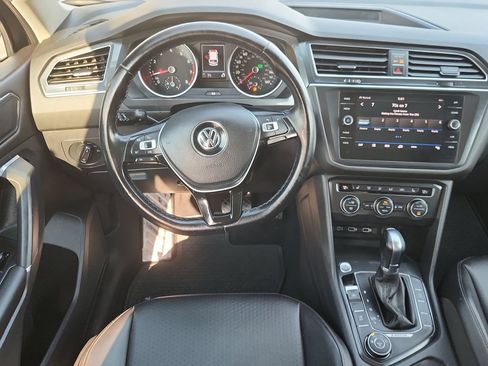 Used 2018 Volkswagen Tiguan SE w/ Panoramic Sunroof Package AWD/4WD image 10