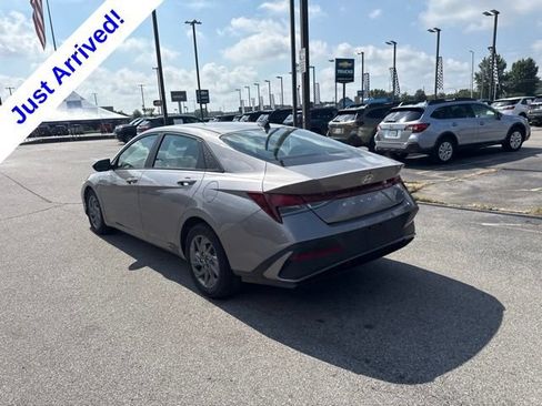 Used 2024 Hyundai Elantra SEL FWD image 5