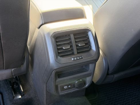 Used 2024 Volkswagen Tiguan SE FWD image 37