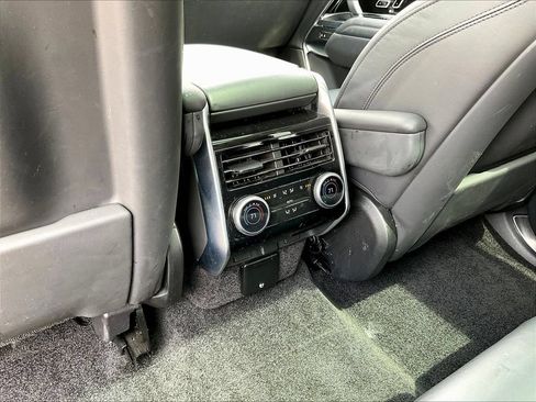 Used 2023 Land Rover Range Rover Long Wheelbase SE AWD/4WD image 10