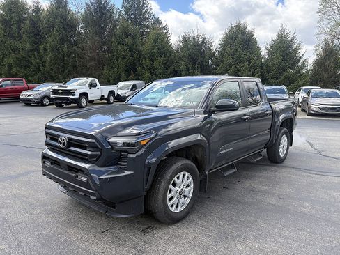 Used 2025 Toyota Tacoma SR5 AWD/4WD image 1