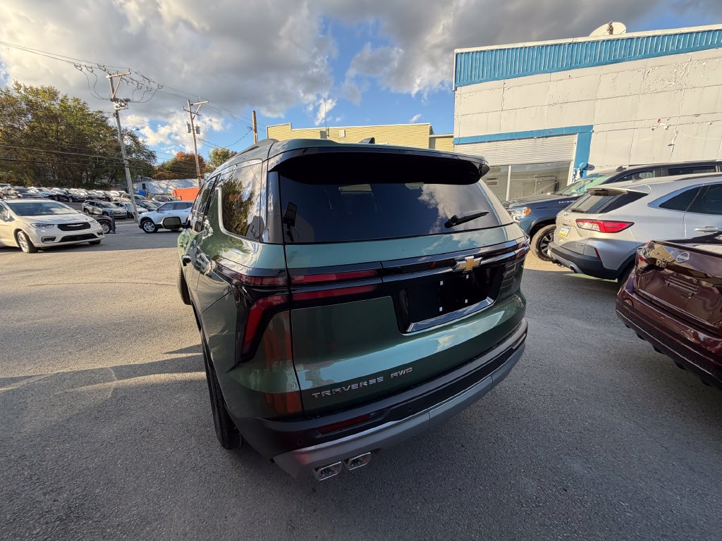 New 2027 Chevrolet Traverse LT AWD/4WD image 3