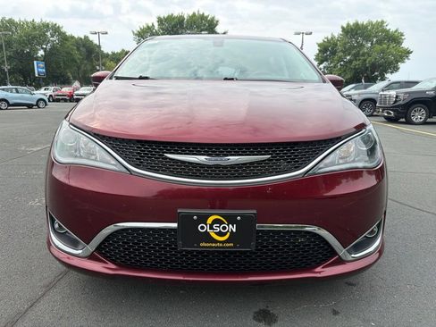 Used 2019 Chrysler Pacifica Touring Plus w/ Cold Weather Group FWD image 2