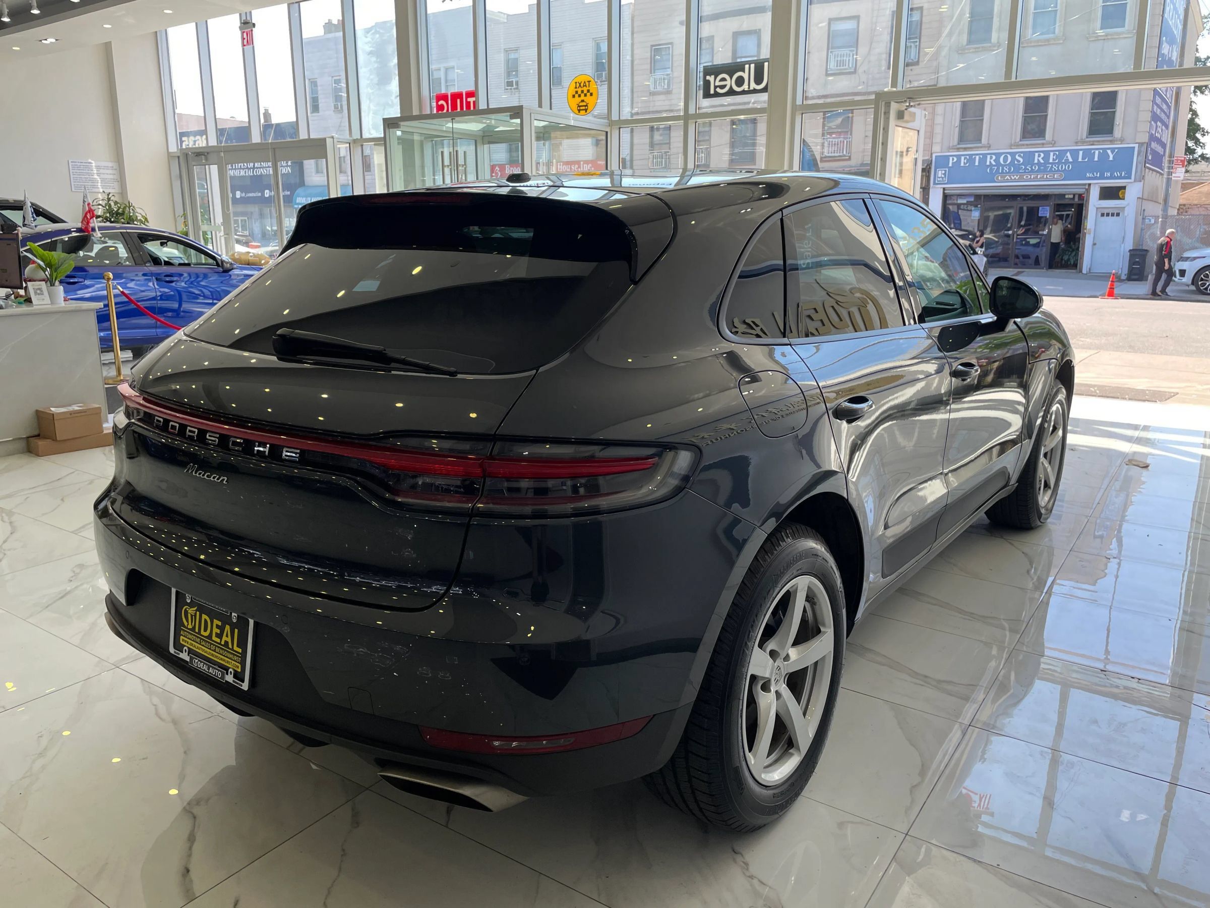 Used 2021 Porsche Macan AWD/4WD image 7