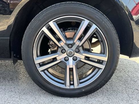 Used 2021 Volvo XC60 T5 Momentum w/ Protection Package Premier FWD image 11